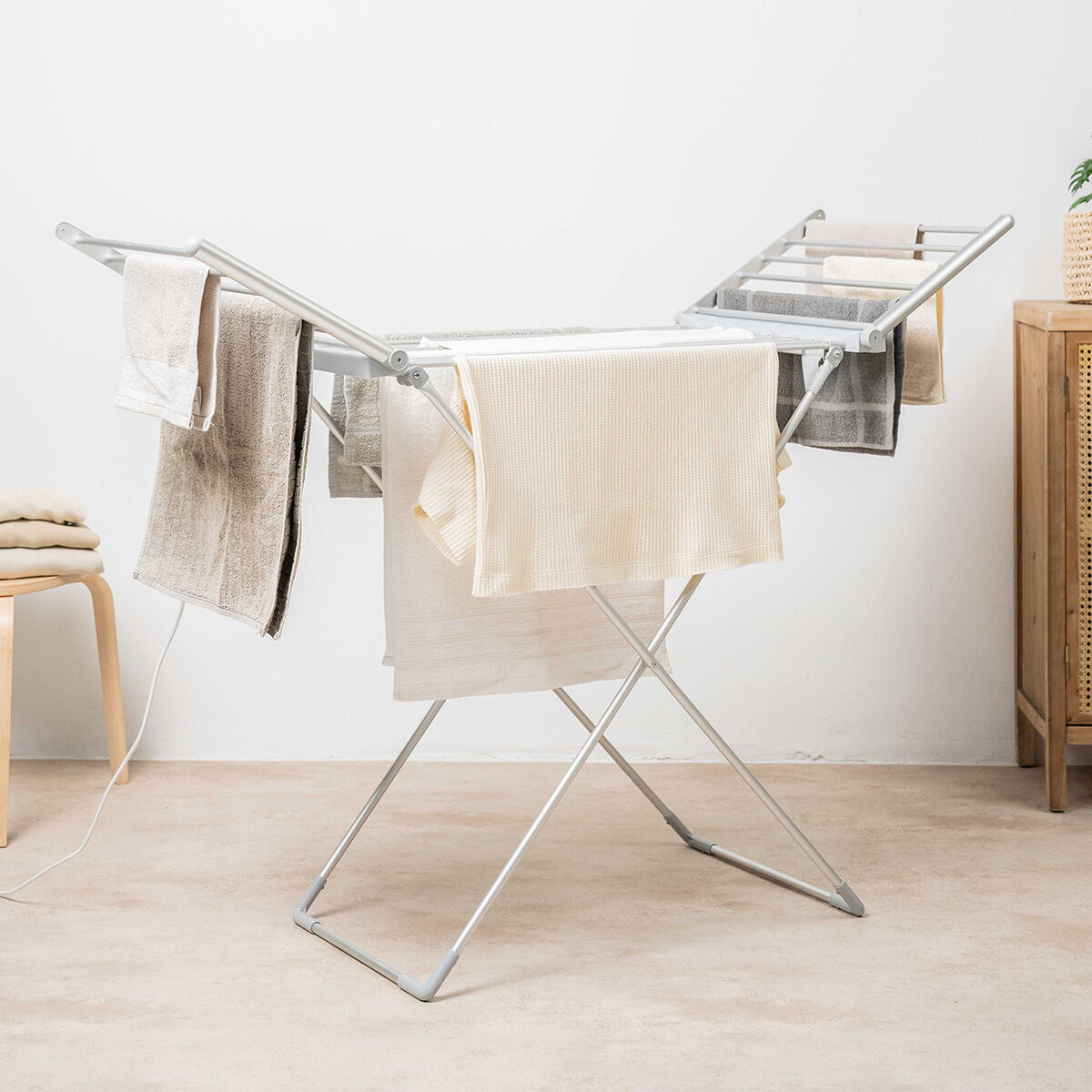 Foldable Electric Clothes Dryer with Wings, Touch Screen, Timer, and Temperature Control Warmmat 230 W 20 Bars