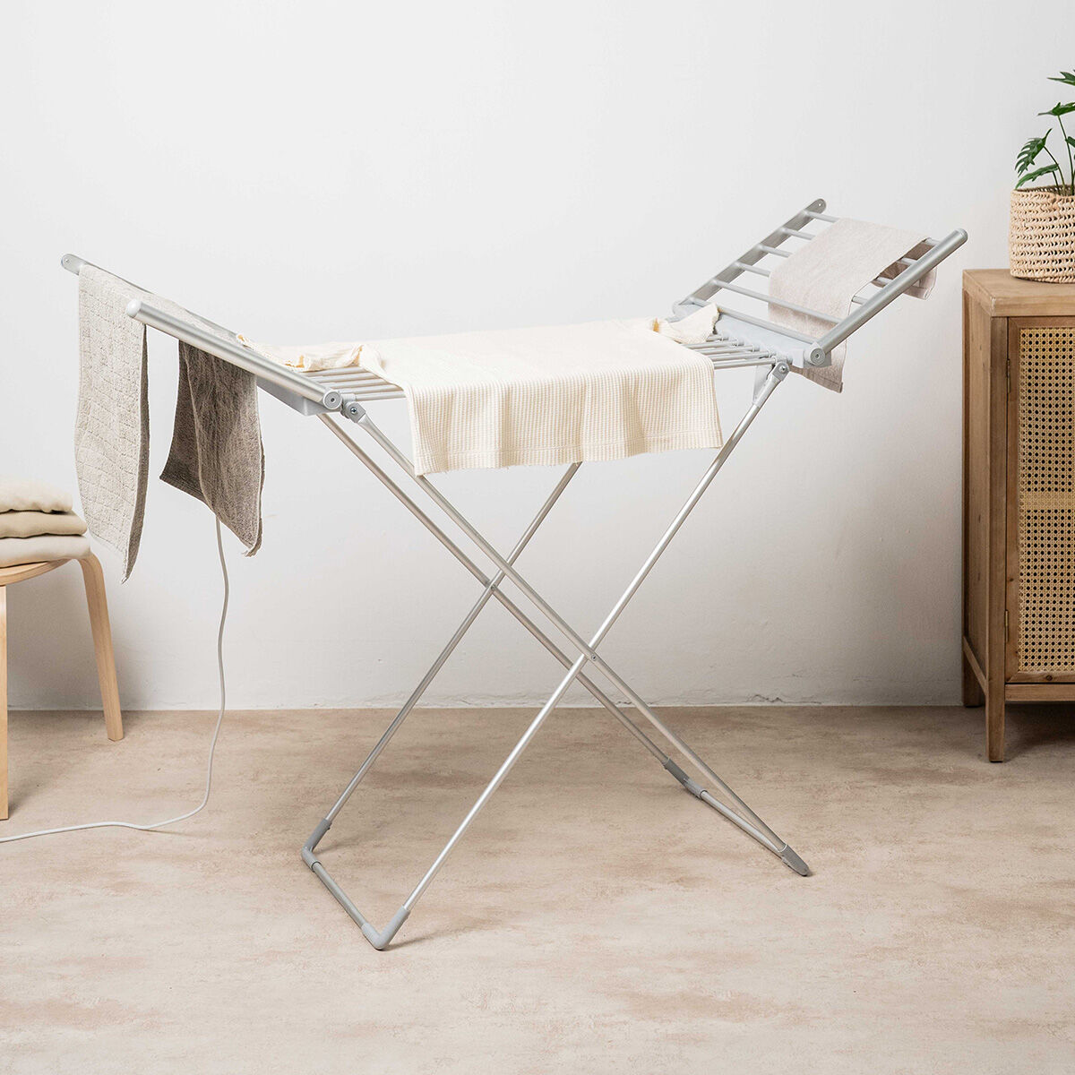 Foldable Electric Clothes Dryer with Wings, Touch Screen, Timer, and Temperature Control Warmmat 230 W 20 Bars